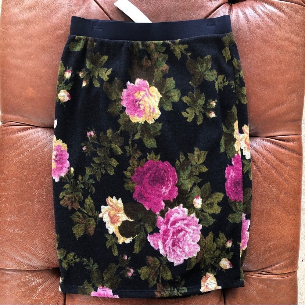 NWT Gilli Stitch Fix Annmarie Sweater Pencil Skirt Floral M